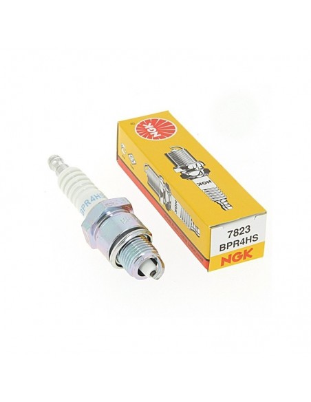 Bougie type BPR4HS. NGK